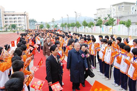 香港谭氏宗亲会到访世界谭氏中学